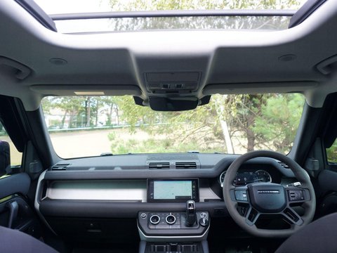 Land Rover Defender 2.0 SD4 S Auto 4WD Euro 6 (s/s) 5dr 3