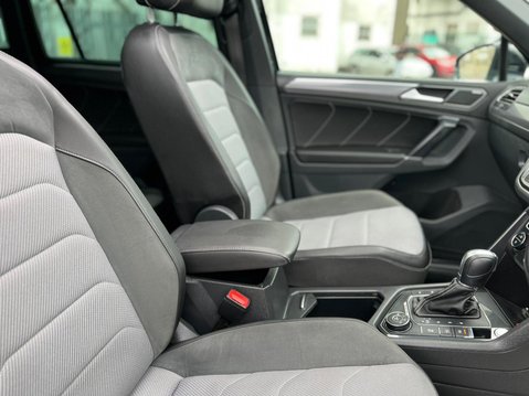 Volkswagen Tiguan R-LINE TDI BMT 4MOTION DSG 37