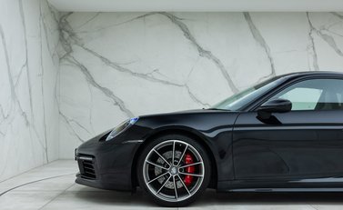 Porsche 911 Carrera 4S (992) 31