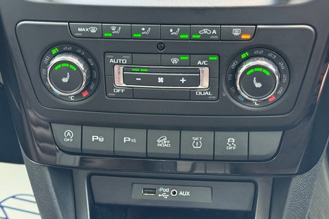 Skoda Yeti Outdoor LAURIN AND KLEMENT TDI DSG - RARE CAR - PAN ROOF -APPLE CARPLAY -8 SERVICES 41