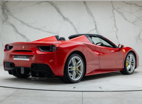 Ferrari 488 SPIDER 9