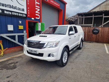 Toyota Hilux INVINCIBLE 4X4 D-4D DCB
