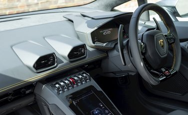 Lamborghini Huracan Spyder LP640-4 EVO 17