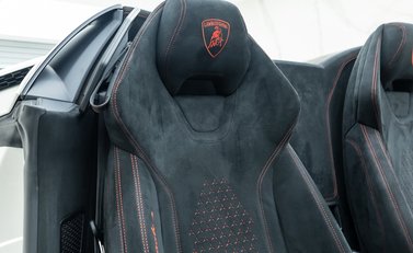 Lamborghini Huracan Spyder LP640-4 Performante 16