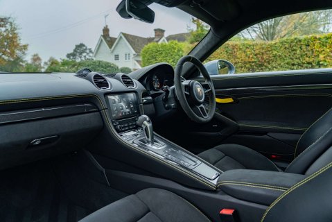 Porsche 718 GT4 PDK 9