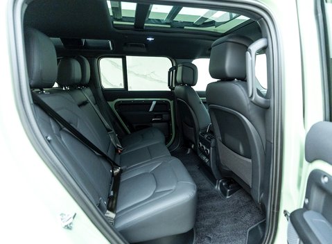 Land Rover Defender 110 75th Anniversary P400e 13