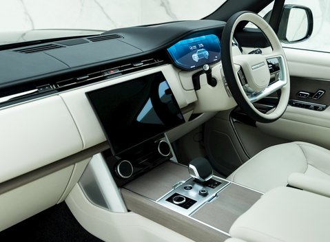 Land Rover Range Rover P510e First Edition 16