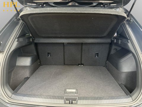 Volkswagen Tiguan 1.5 eTSI MHEV R-Line SUV 5dr Petrol Hybrid DSG Euro 6 (s/s) (150 ps) 1 Owne 21