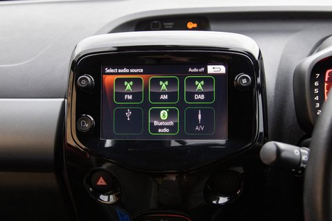 Toyota Aygo VVT-I X-TREND X-SHIFT TSS 22