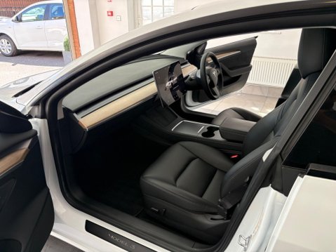 Tesla Model 3 (Dual Motor) Long Range Auto 4WDE 4dr 11