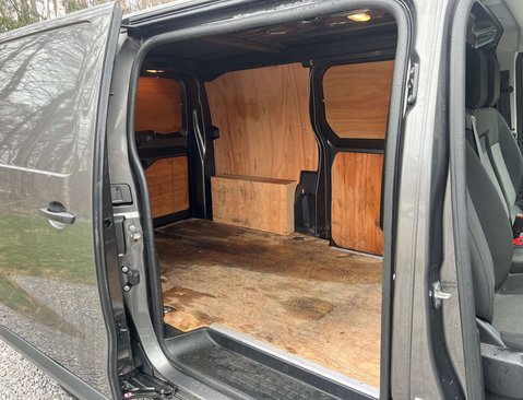 Peugeot Expert 2.0 Expert Professional Premium L1 Blue HDi 10