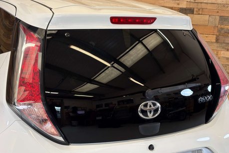 Toyota Aygo 1.0 VVT-i x-pure Hatchback 5dr Petrol Manual Euro 6 (68 ps) 76