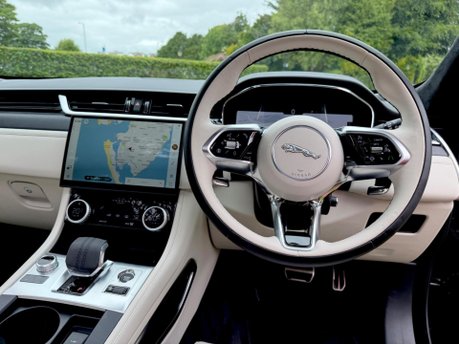 Jaguar F-Pace R-DYNAMIC HSE BLACK 90TH ANNIVERSARY EDITION 16