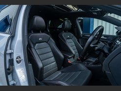Volkswagen Golf 2.0 Golf R TSi Semi-Auto 4WD 5dr 10
