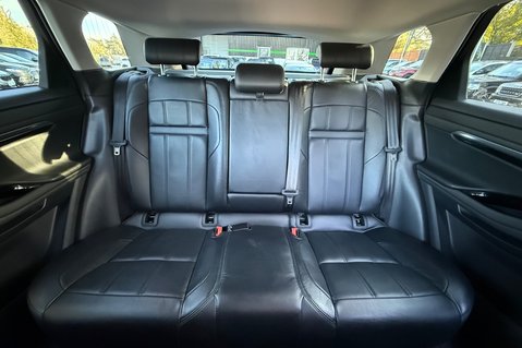 Land Rover Range Rover Evoque S MHEV - MERIDIAN SOUND SYSTEM - CAMERA - APPLE CAR PLAY -FULL HISTORY 13