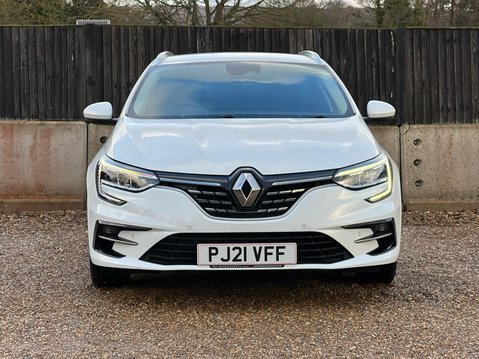 Renault Megane ICONIC E-TECH 4