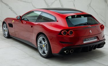 Ferrari GTC4 Lusso V12 12