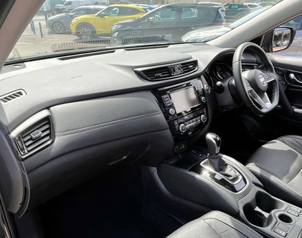 Nissan X-Trail 1.3 X-Trail Tekna DiG-T Semi-Auto 5dr 17