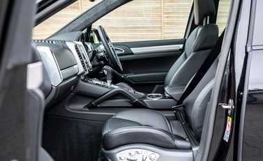 Porsche Cayenne Turbo 16