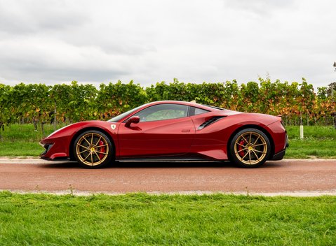 Ferrari 488 Pista 3