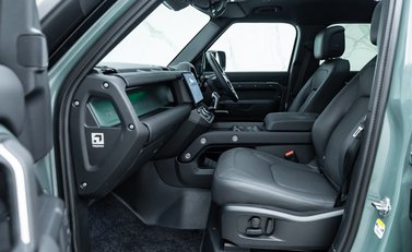 Land Rover Defender 110 TROPHY EDITION KESWICK 31