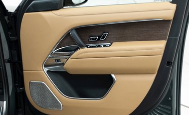 Land Rover Range Rover P400 Autobiography LWB 7 Seater 20