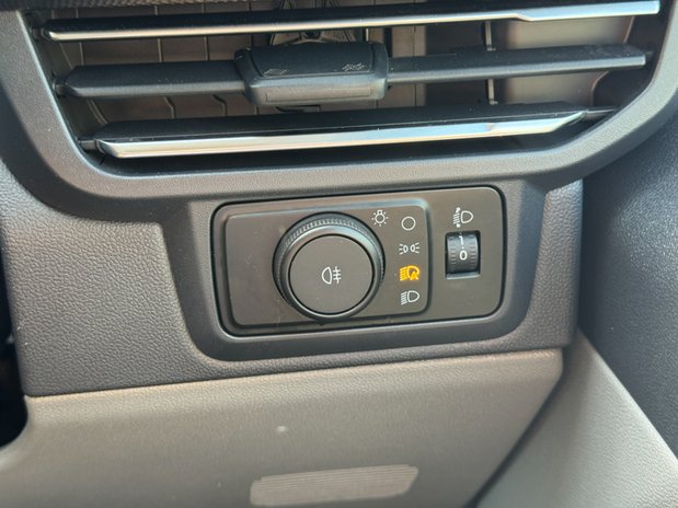 Ford Transit Custom LWB L2H1 [SOLD CM] Low Roof Limited 280 Air Con Alloys Camera Sensors EURO 21