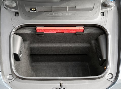 Porsche 911 (991.2) Carrera GTS 27