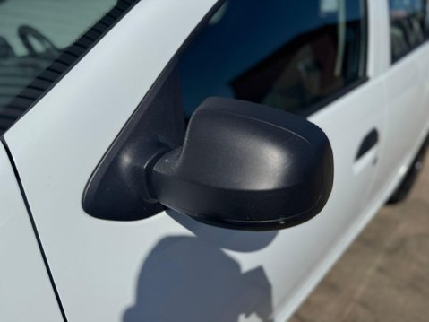 Dacia Sandero 1.0 SCe Ambiance Euro 6 5dr 26