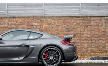 Porsche Cayman GT4 27