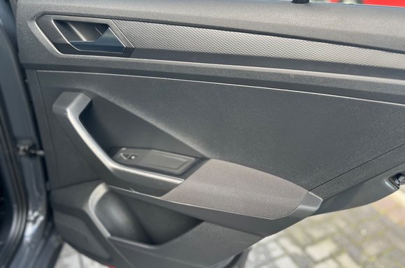 Volkswagen T-Roc BLACK EDITION 1.0 TSI 22