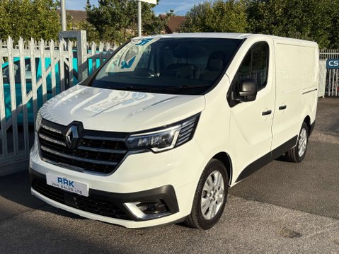 Renault Trafic 2.0 dCi Blue SL28 Sport Panel Van 5dr Diesel Manual L1 H1 Euro 6 (s/s) (130 11