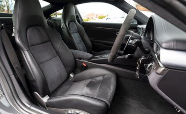 Porsche 911 Turbo S (991.2) 12