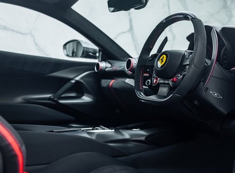 Ferrari 812 Competizione 11