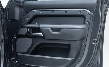 Land Rover Defender 110 V8 CARPATHIAN EDITION Urban 29