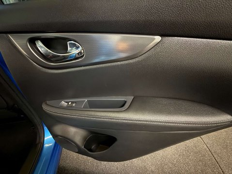 Nissan Qashqai 1.3 Qashqai N-Connecta DiG-T 5dr 40