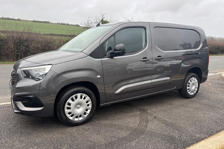Vauxhall Combo L2H1 2300 100ps Pro Panel Van - Sat Nav / Rear Camera