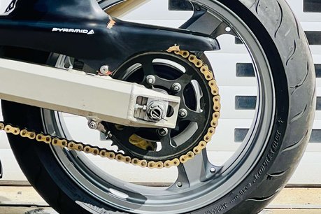 Kawasaki ZX ZX12-R 28