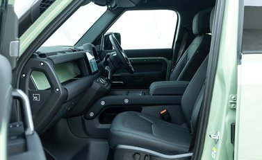 Land Rover Defender 110 75th Anniversary P400e 14