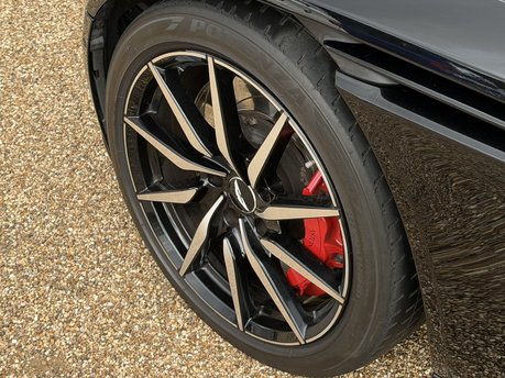 Aston Martin DB11 V8 34