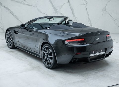 Aston Martin V12 Vantage S ROADSTER 12