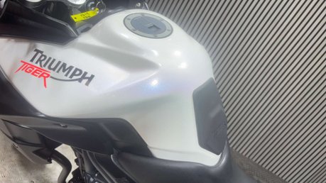 Triumph Tiger 2012 39K RECENTLY SERVICED LONG MOT ADVENTURE BIKE 800CC 27