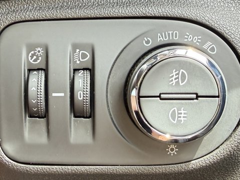 Vauxhall Corsa 1.4 SRi Vx-line Nav Black 5dr 32