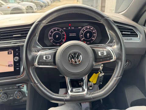 Volkswagen Tiguan R LINE TSI BMT 4MOTION DSG 22