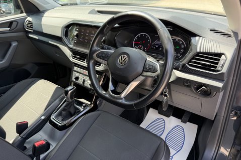 Volkswagen T-Cross SE TSI DSG - ONE OWNER - APPLE CAR PLAY - PARKING SENSORS- FULL SERVICE HIS 15