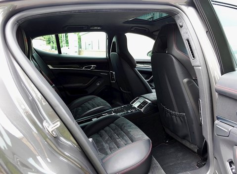 Porsche Panamera GTS 18