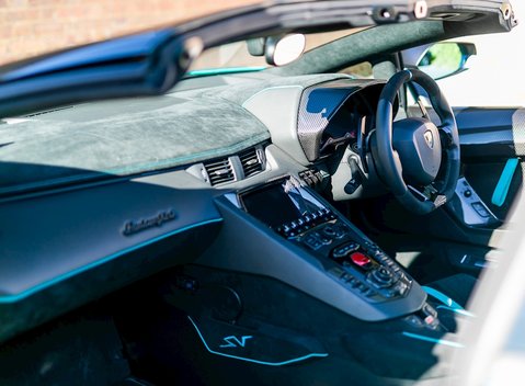 Lamborghini Aventador SV LP750-4 Roadster 18