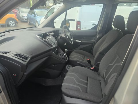 Ford Tourneo Connect ZETEC 13