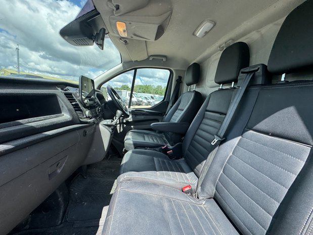 Ford Transit Custom SWB L1H1 [SOLD CM] Low Roof Trail 300 Air Con Alloys Cam Sensors EURO 6 NO 14