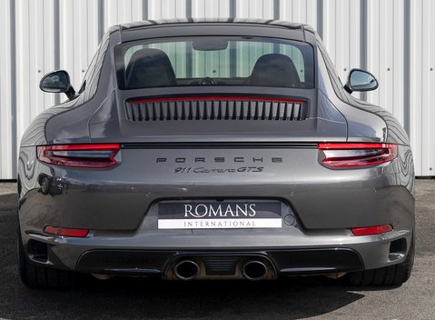 Porsche 911 Carrera GTS (991.2) 5